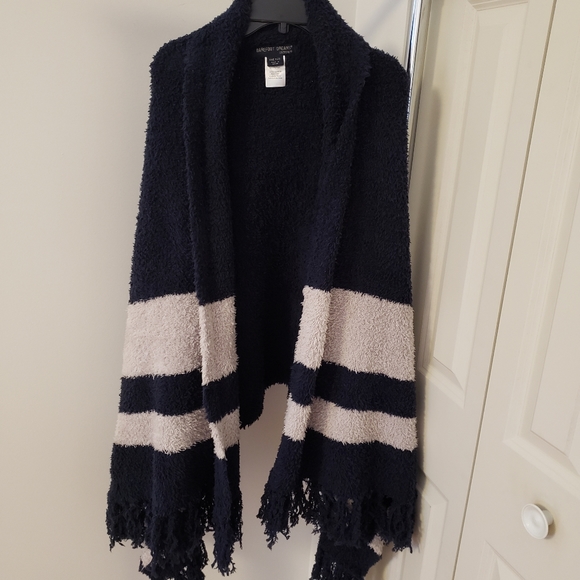 Barefoot Dreams the Cozychic Malibu Wrap in Oyster - Picture 4 of 5